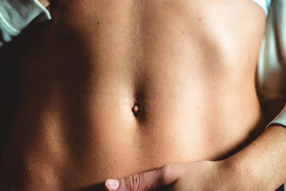 femme ventre gonflé détente digestion naturopathie Paris 11